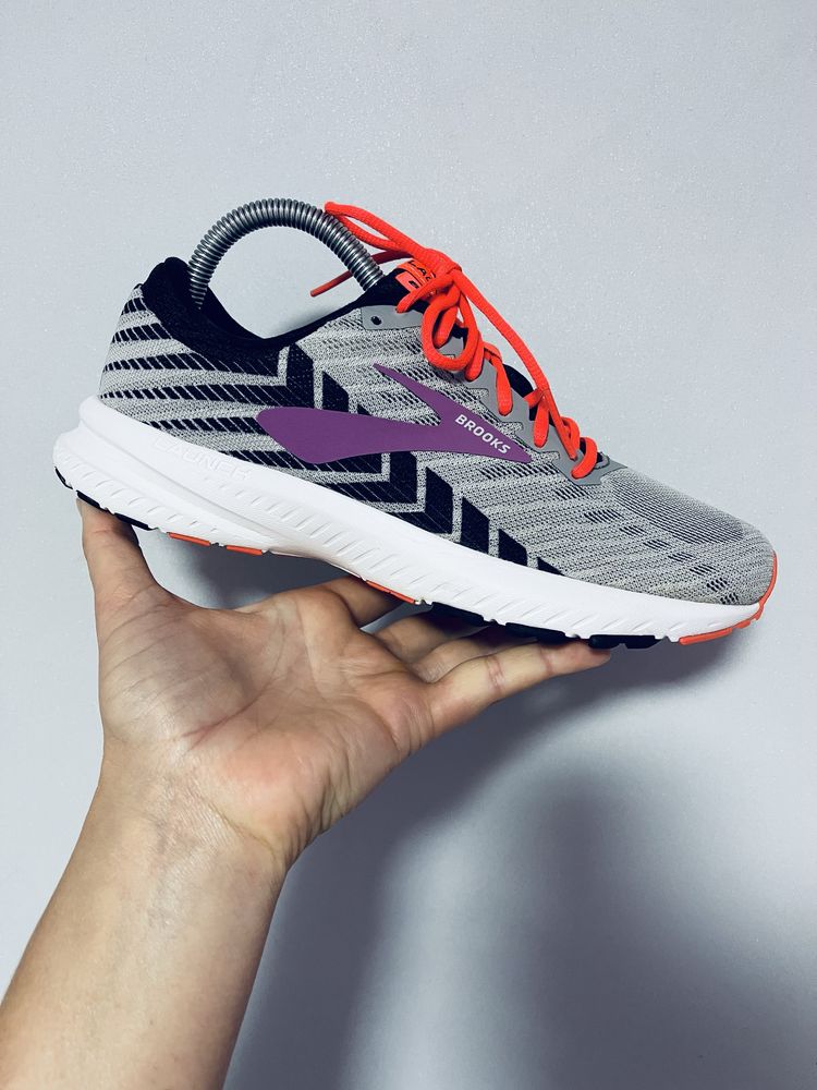 Кросівки жіночі Brooks LAUNCH 6 W 38.5р