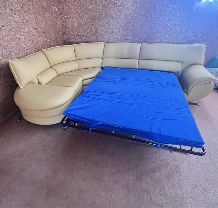 Продаємо шкіряний диван новий