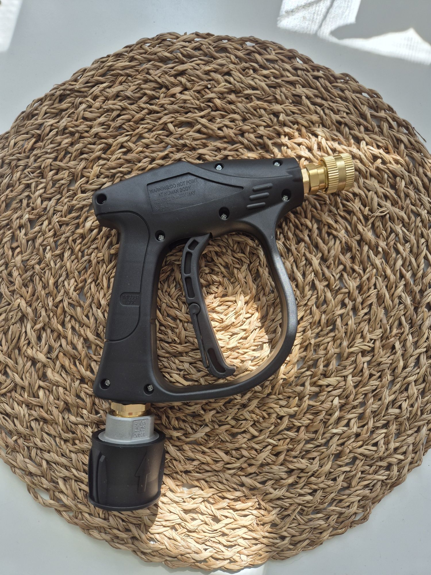 Krótki pistolet lanca z dyszami oraz pianownica Lavor Parkside Karcher