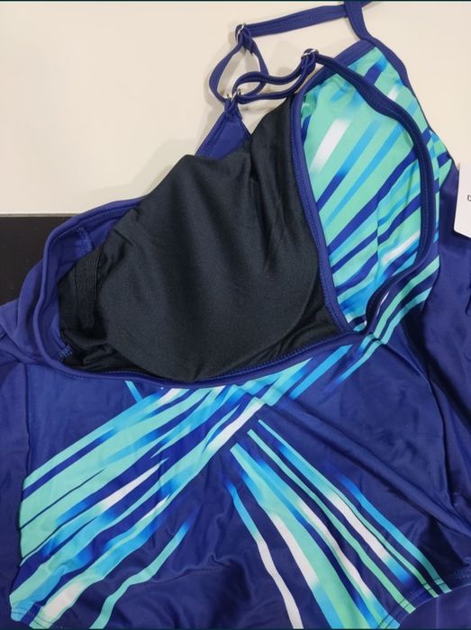 Fato banho novo a estrear para senhora tamanho LX em tons de azul

Ent