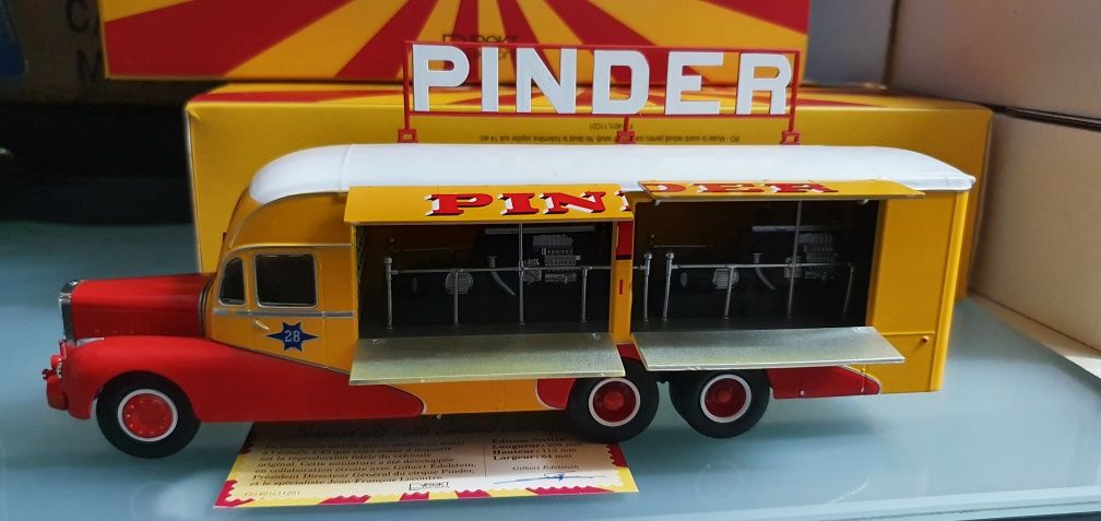 Miniatura Camião circo pinder. Escala 1/43 26 cm de comprimento