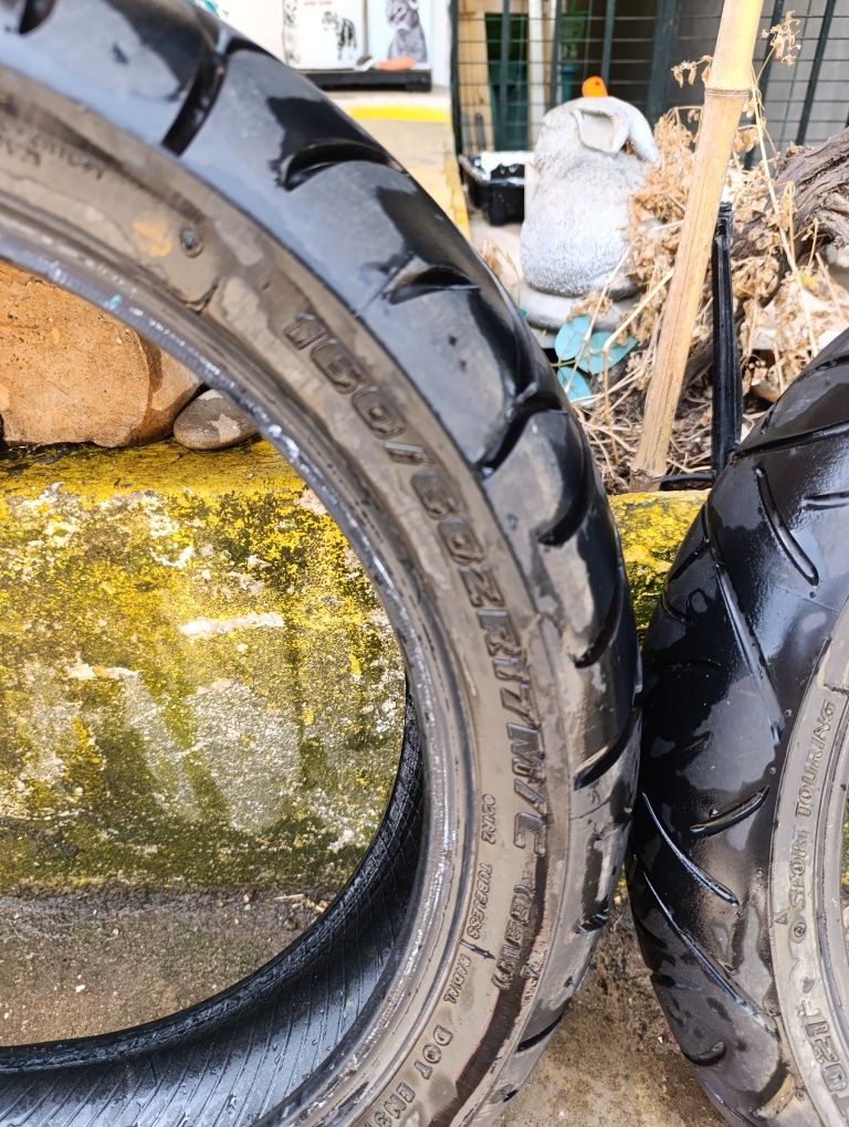 Pneus mota Bridgestone