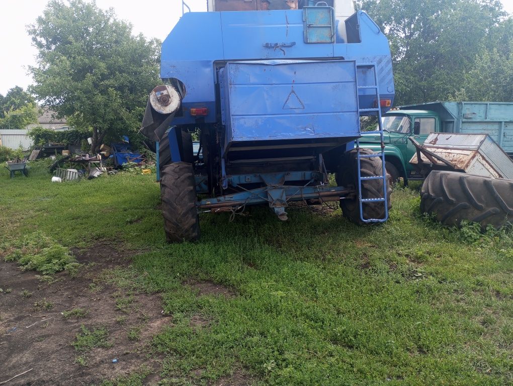 Продам комбайн кзс 9.1