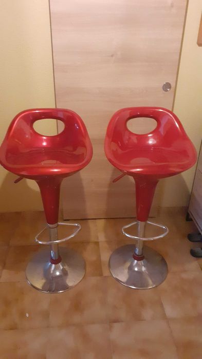 Bancos altos com elevador