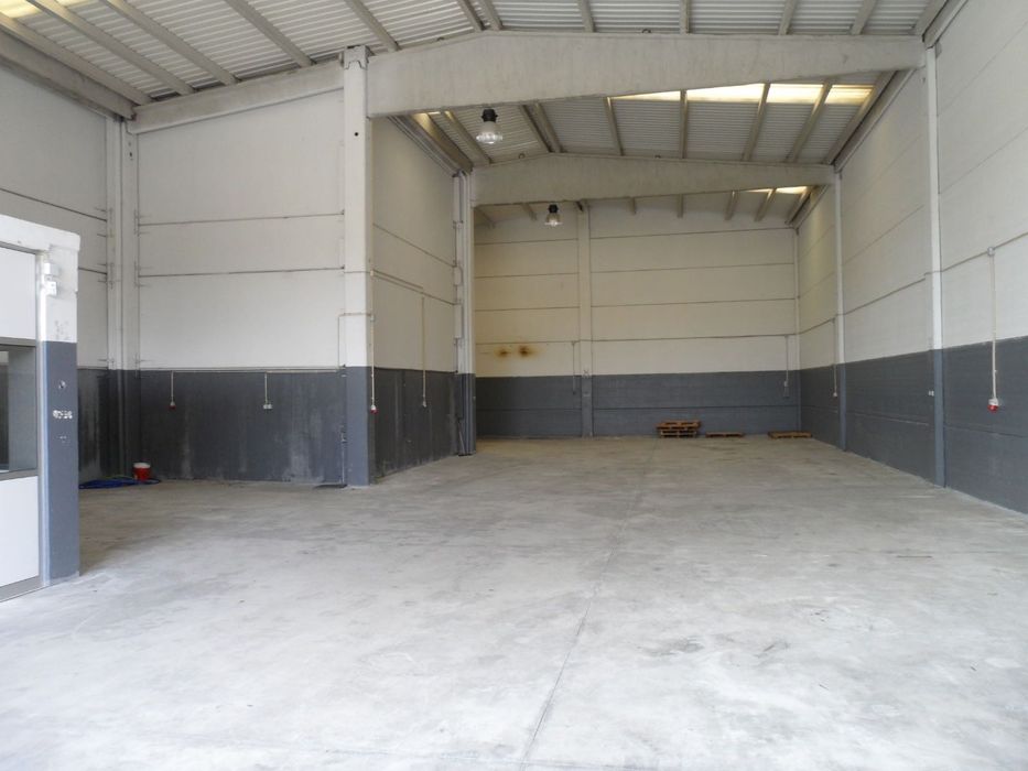 Armazém zona industrial de Amorim