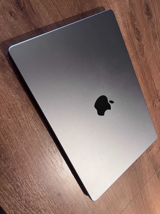 Apple Macbook Pro 2022 14 cali Space Grey. 16 GB, 1TB dysk. Jak nowy.