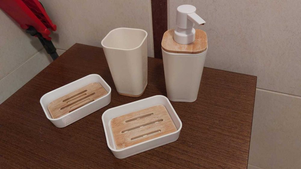 Zestaw akcesoriów łazienkowych dozownik,mydelniczka bambus