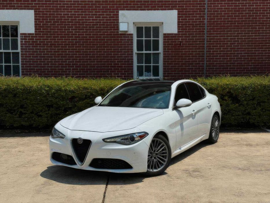 Alfa Romeo Giulia      2018