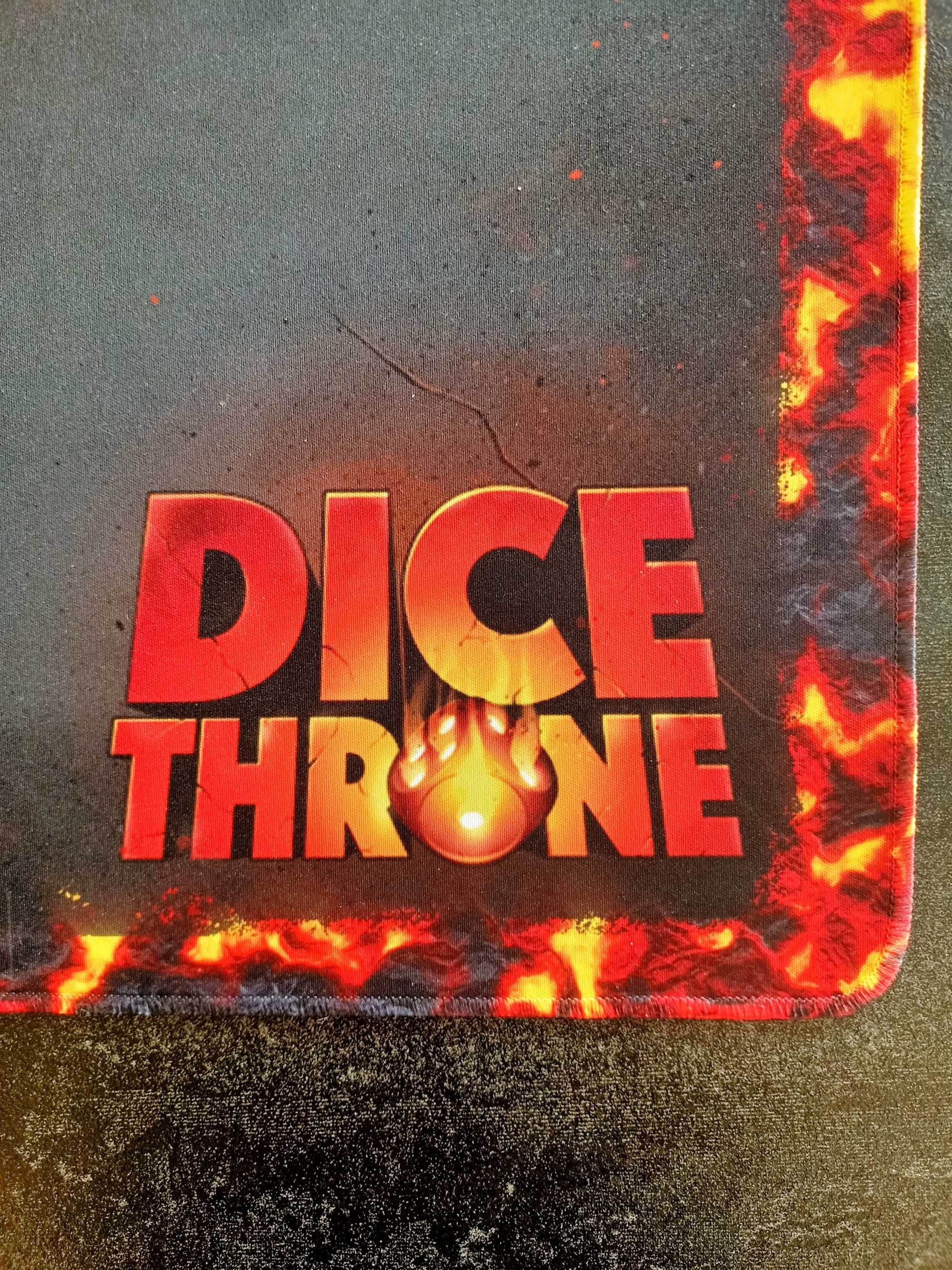 DICE THRONE - klimatyczna neoprenowa mata