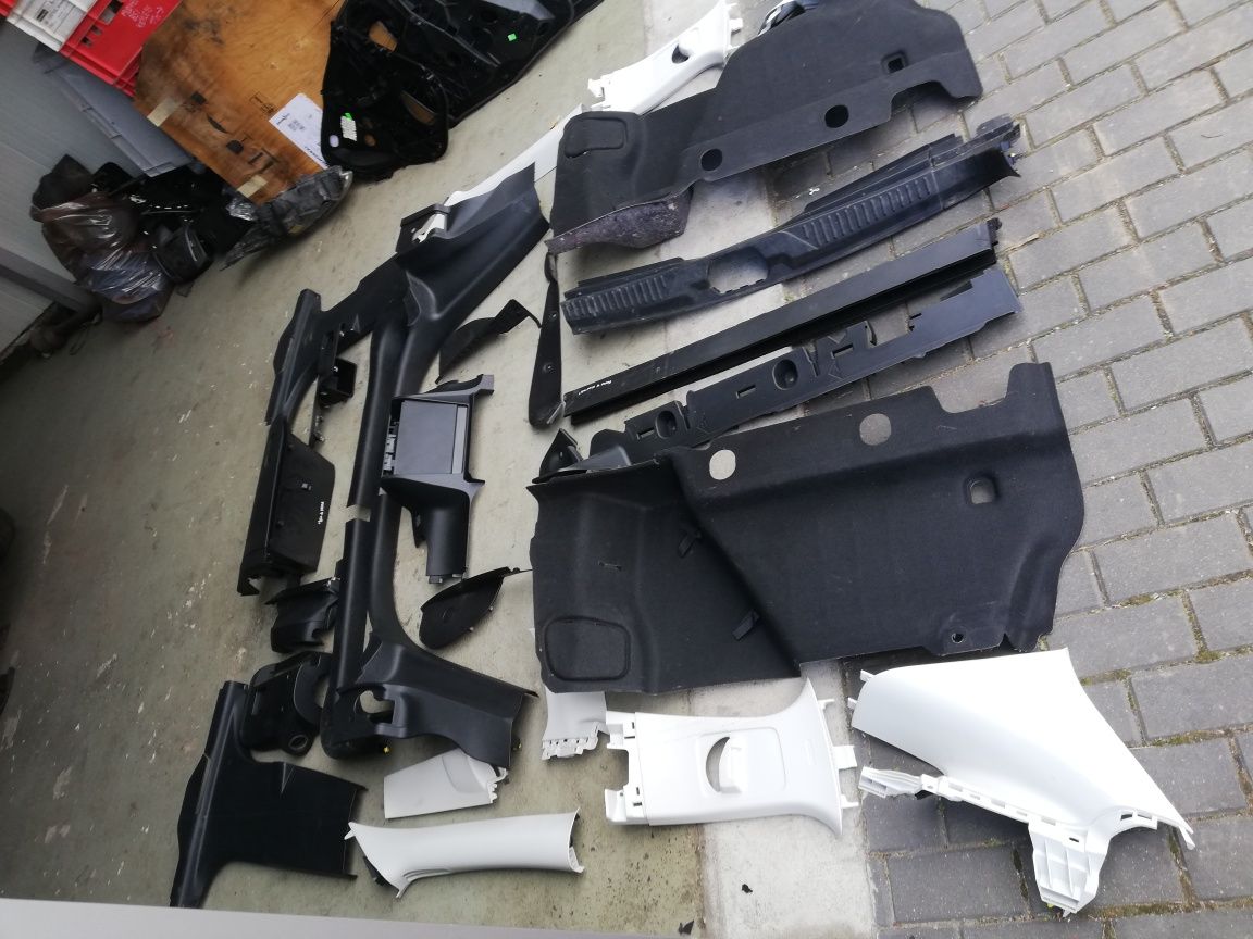 Tapicerka boczek osłona zaślepka Ford Focus mk4 IV kombi maskownica