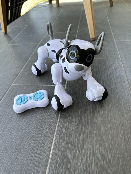 Продам цуценя робот яке співає і танцює на пульті!