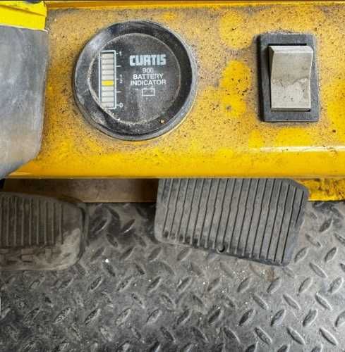 Empilhador Elétrico Hyster com carregador