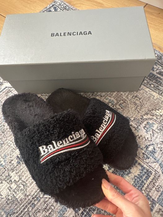 Оригінальні шльопанці Balenciaga