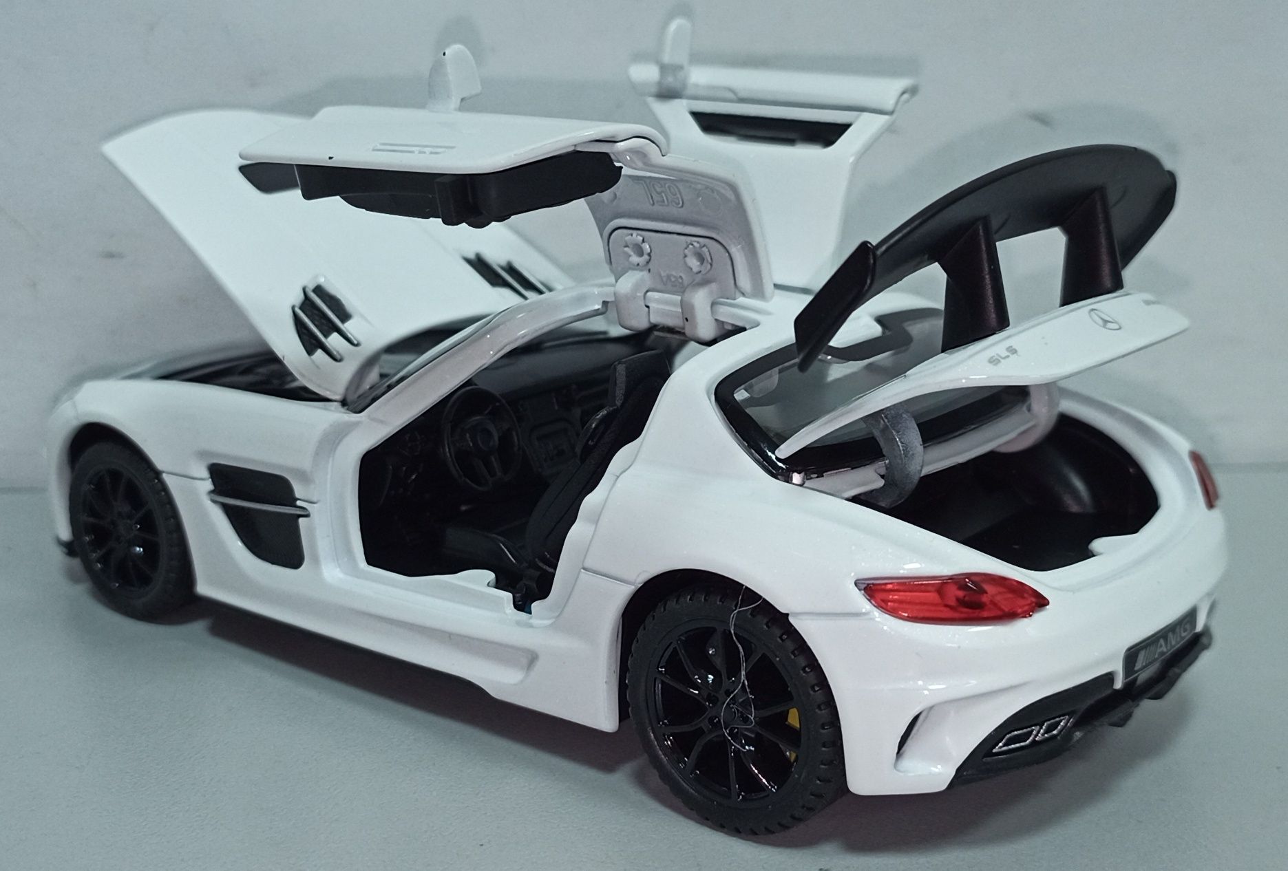 Машинка Mercedes-Benz AMG SLS модель 1:32 "АвтоЕксперт". Металл, звук,