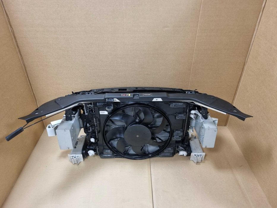 Volvo V60 II Передня панель, телевізор