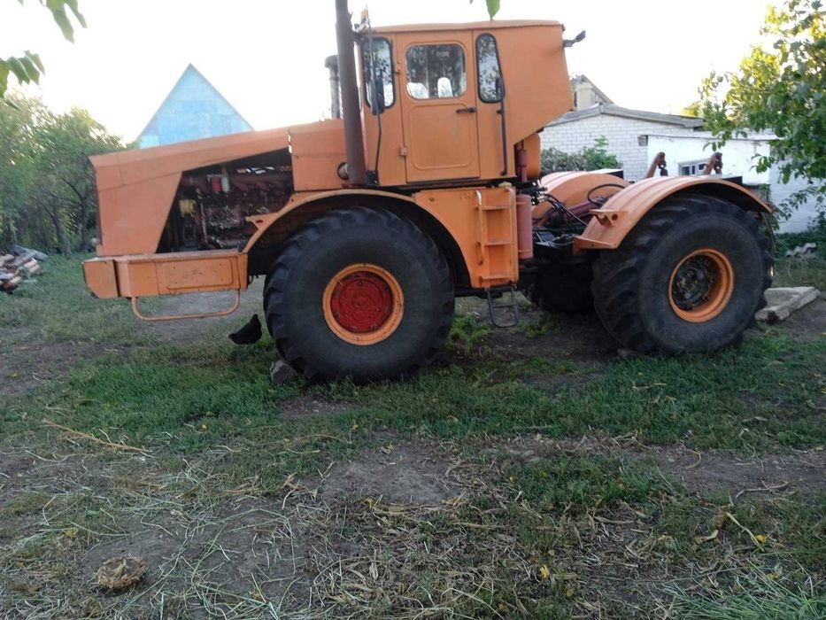 Продам трактор К-701 із плугом