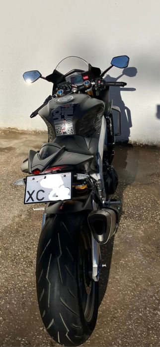 Aprilia RSV4 1100 Factory - 217 cv!