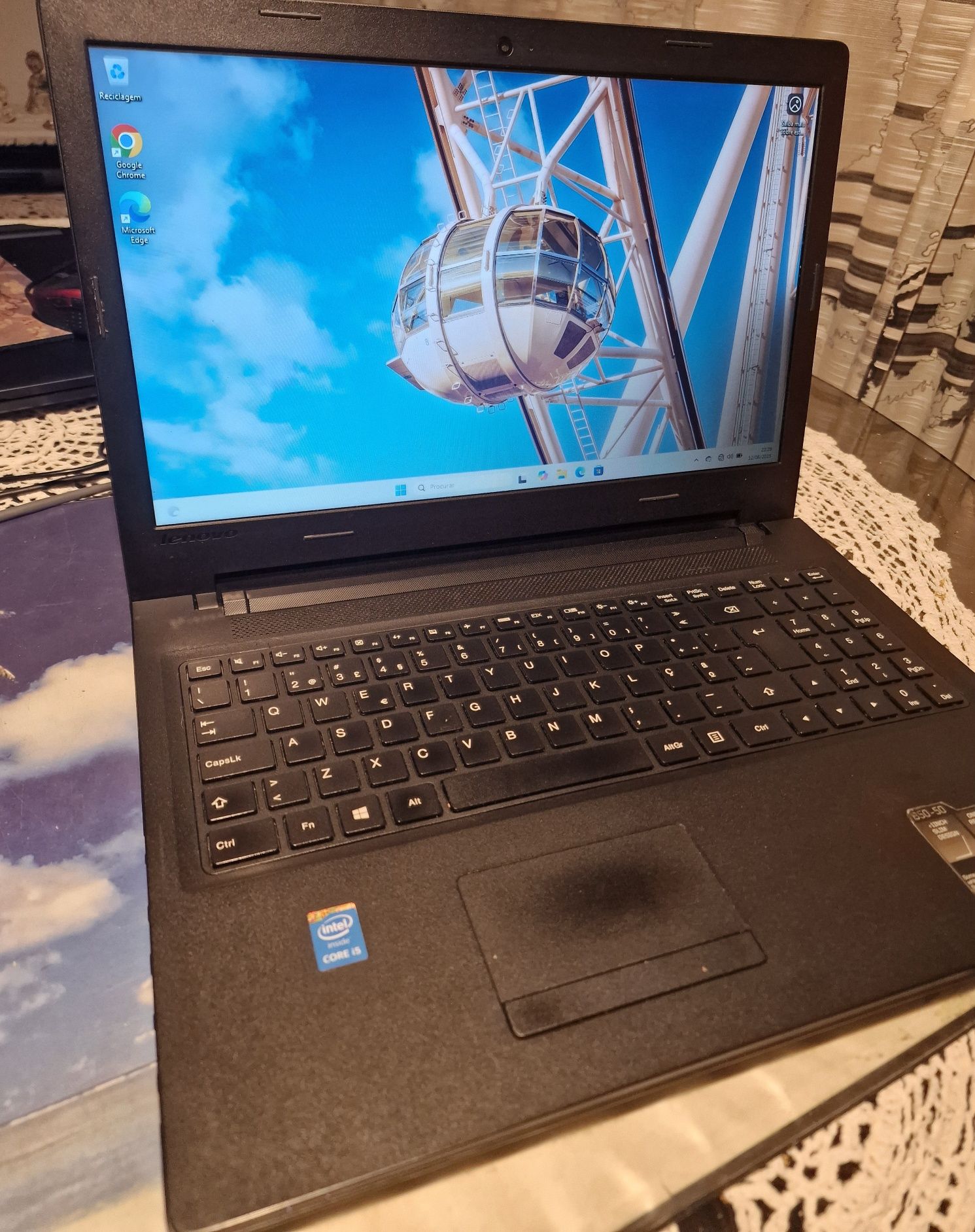 Portátil Lenovo - Windows 11- Intel Core i5 - Ecrã Led - Ram 8 Gb.