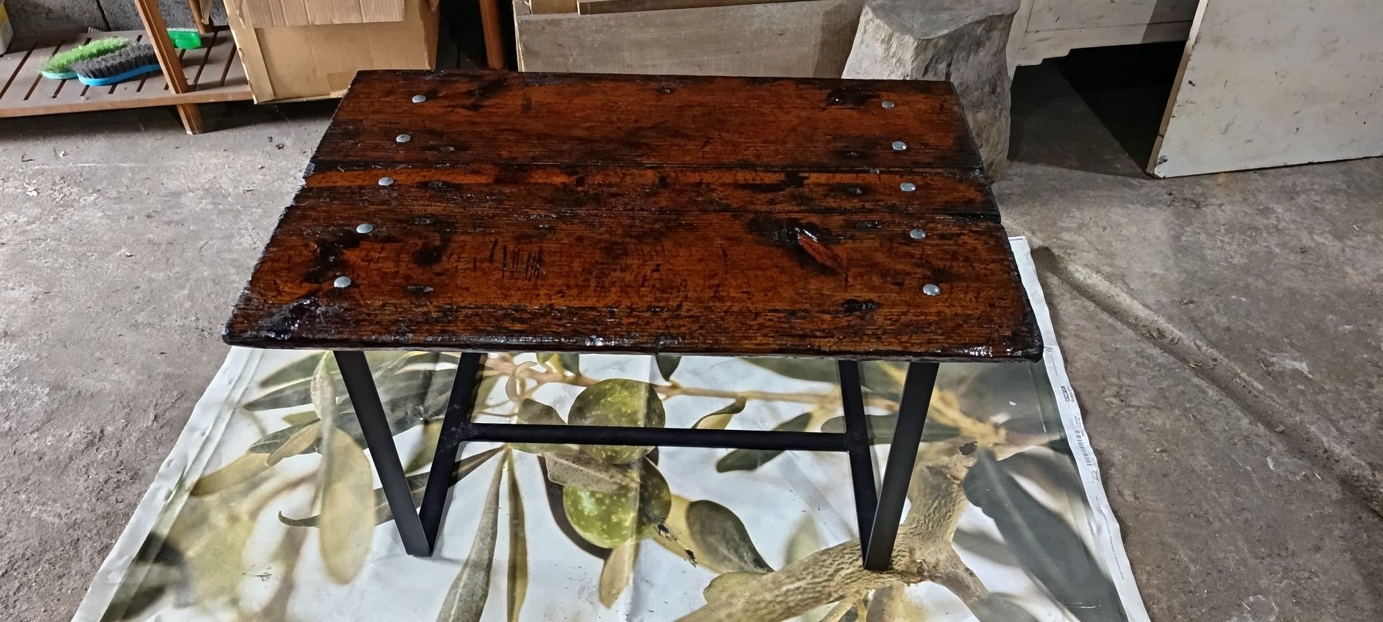Mesa centro restaurada.