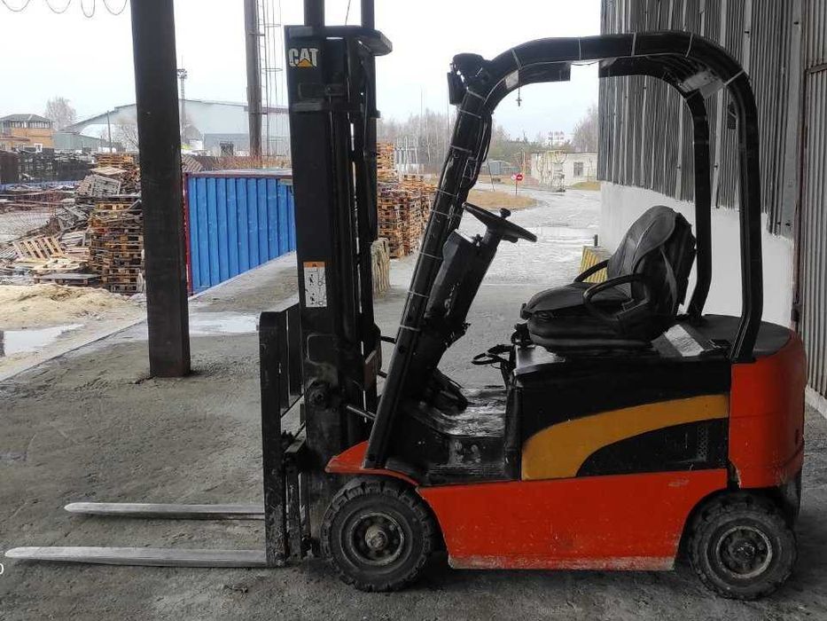 Оренда вилочного навантажувача  від 3 міс CAT EP16NT