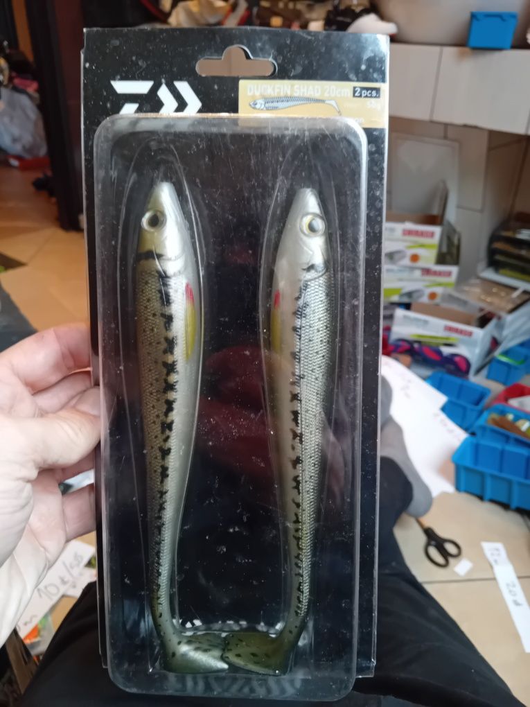 Dwie nowe gumy wędkarskie daiwa 20cm