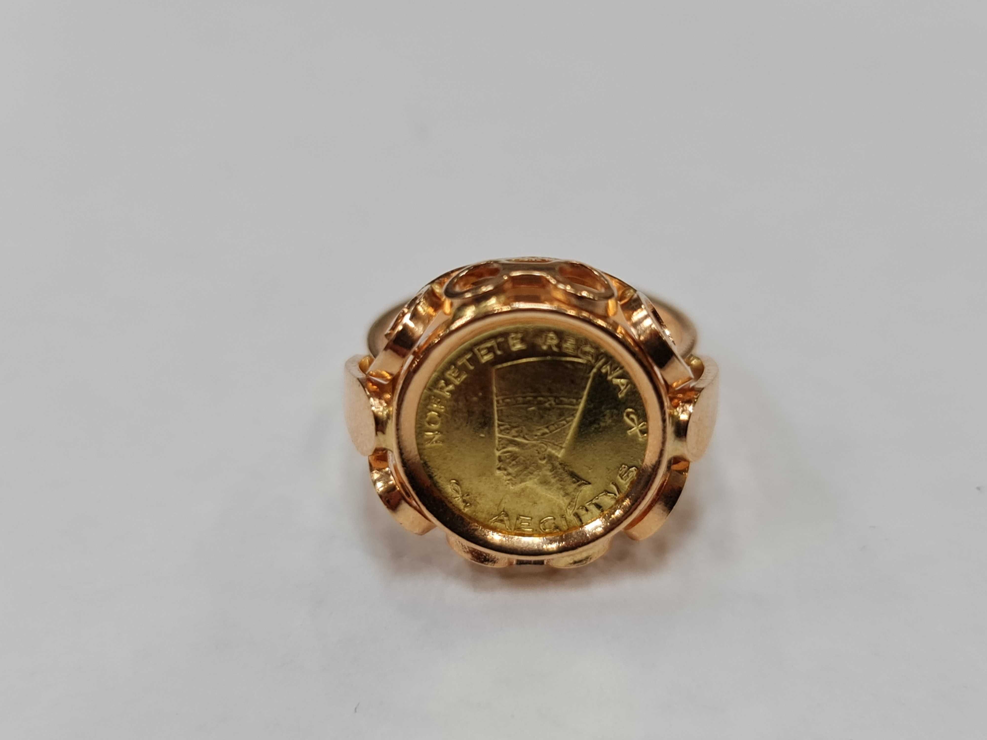 Złoty pierścionek/ Złoty sygnet/ 750/ 5.14 gram/ R12/ Nefretete