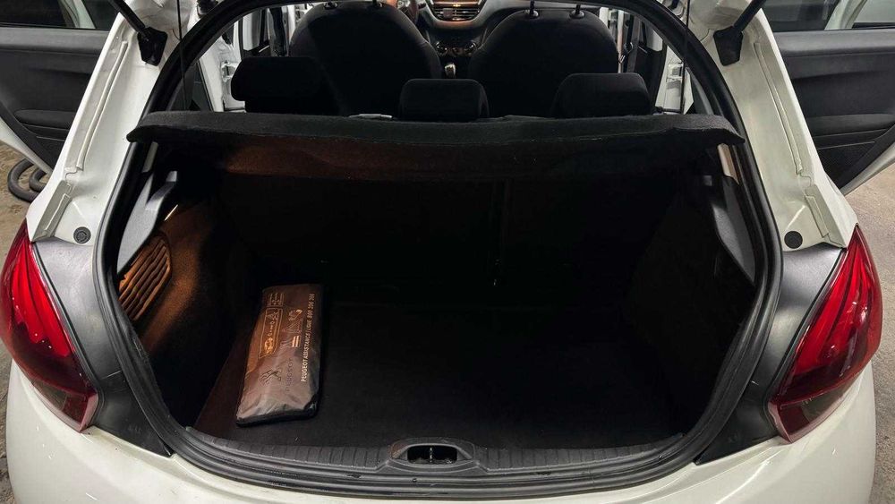 Peugeot 208 1.6 TDI Blue HDi Style Branco