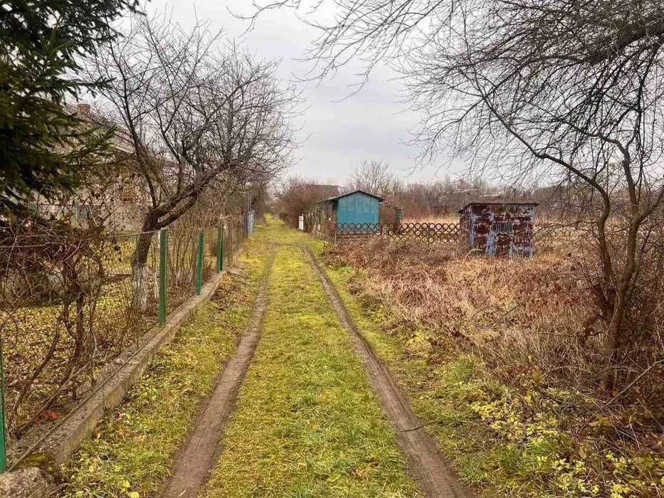 Продаю земельну ділянку поруч Міського Озера,поруч асфальтна дорога