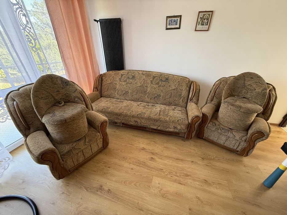 Komplet mebli wypoczynkowych wersalka fotele pufy