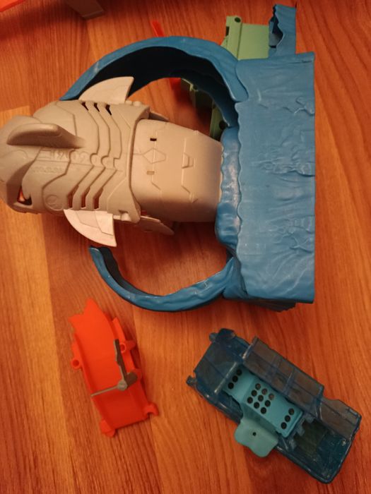 Трек акула HOTWILS