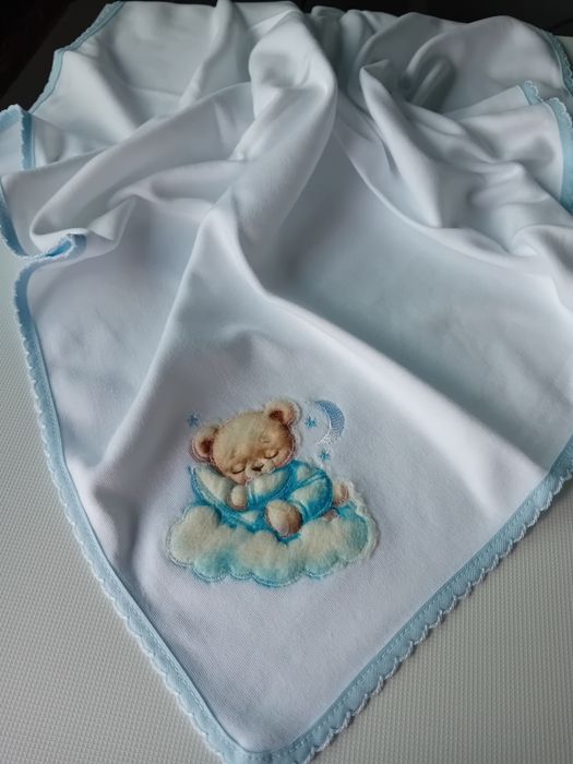 Fralda com o nome do bebé bordado