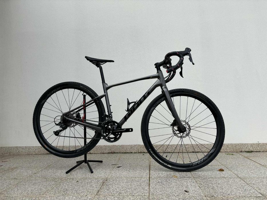 Giant Revolt Gravel Bike S/M em alumínio. (750 € negociável)