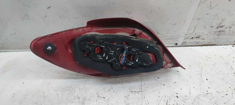 Peugeot 307 HB Lampa Tył Tylna Prawa PT