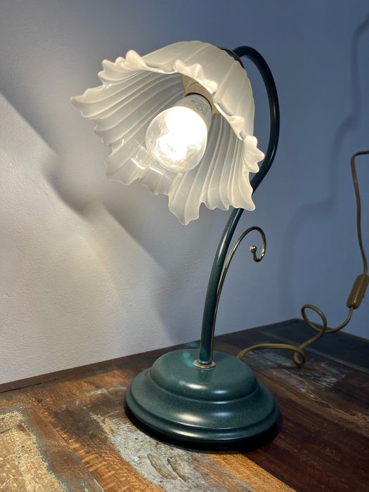 Lampa stojąca na stolik