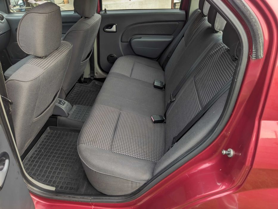 Dacia Logan 2007 рік 1.6 Бензин 77 кВт Седан