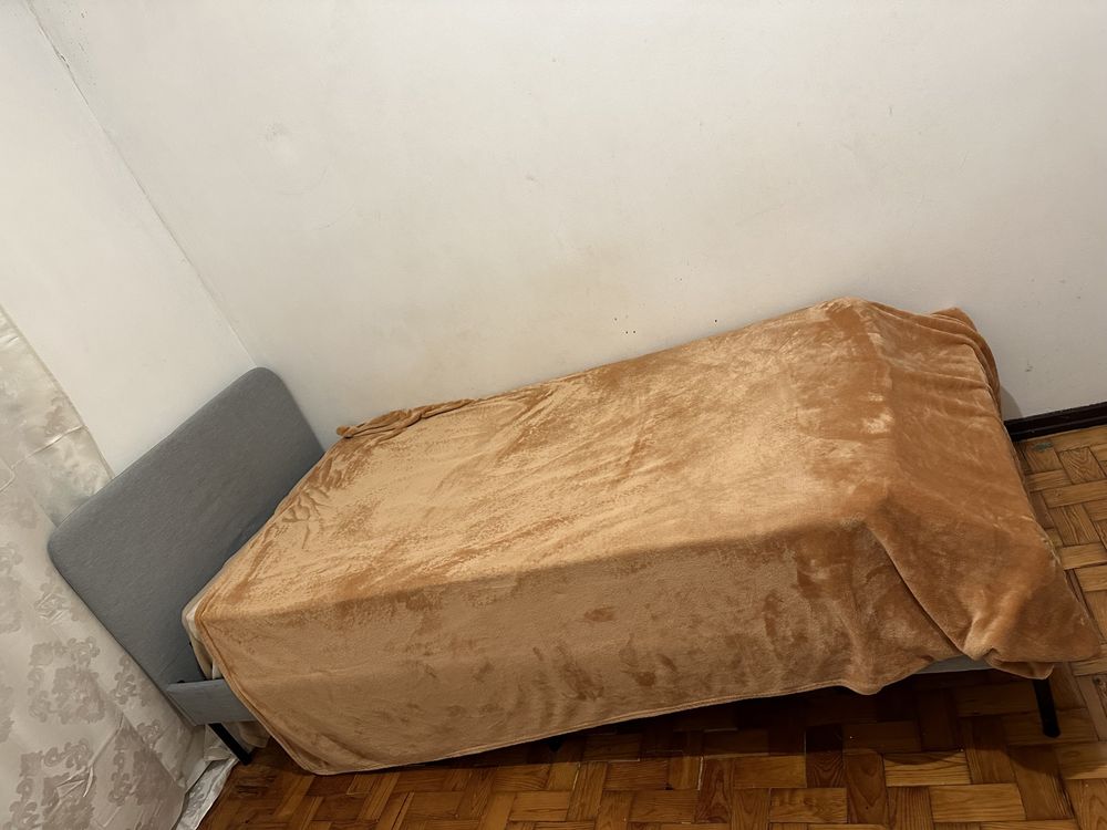 Cama com colchão do Ikea