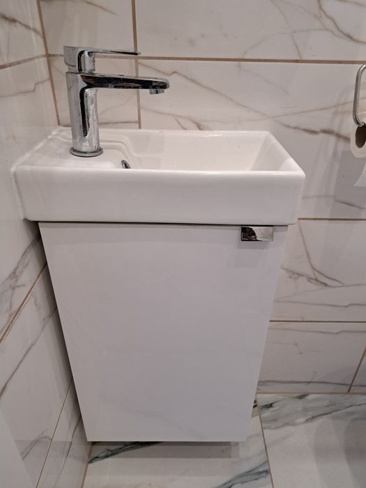 Umywalka łazienkowa z baterią