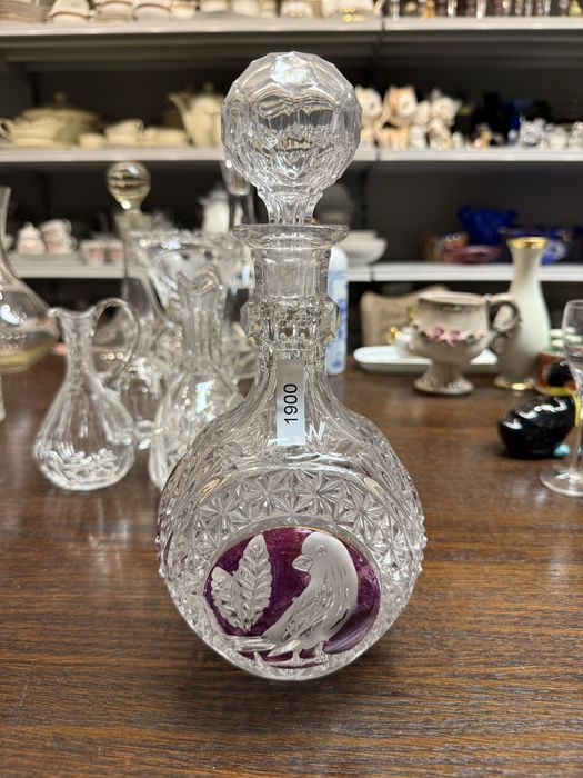 Karafka szklana z korkiem fioletowa dekoracja ptak 1900