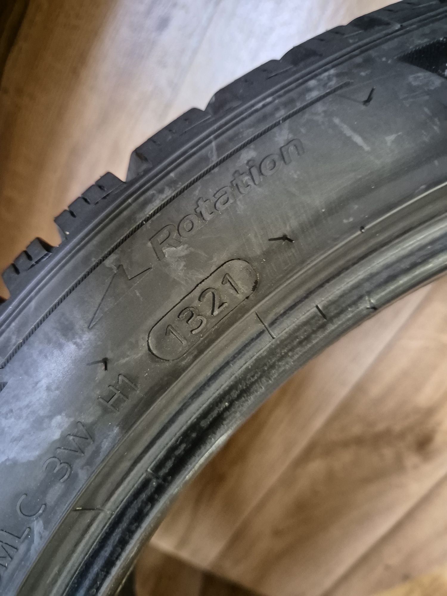 245/40/19 Hankook Para zima 7mm 2021r stan Bdb