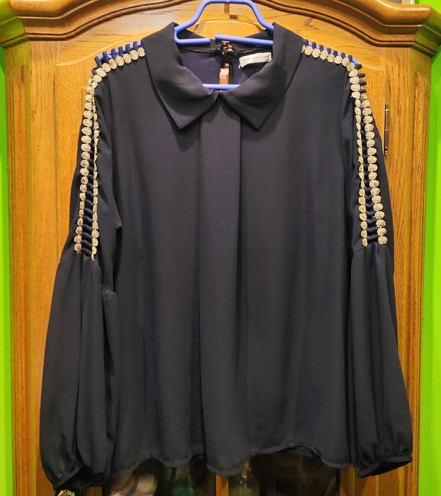 Elegancka granatowa bluzeczka z kołnierzykiem