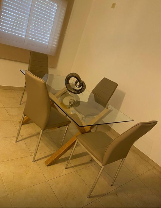 Mesa sala de vidro e 4 cadeiras