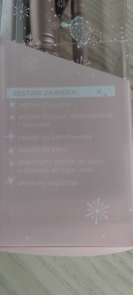 Pędzle do makijażu, zestaw że stojakiem