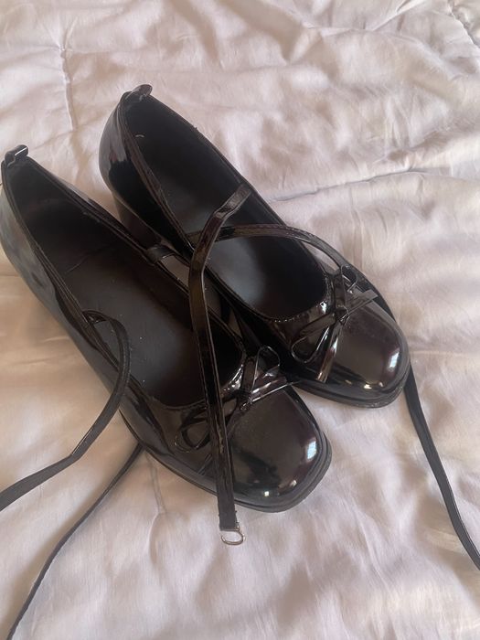 Туфли лолита з перехресними завʼязками