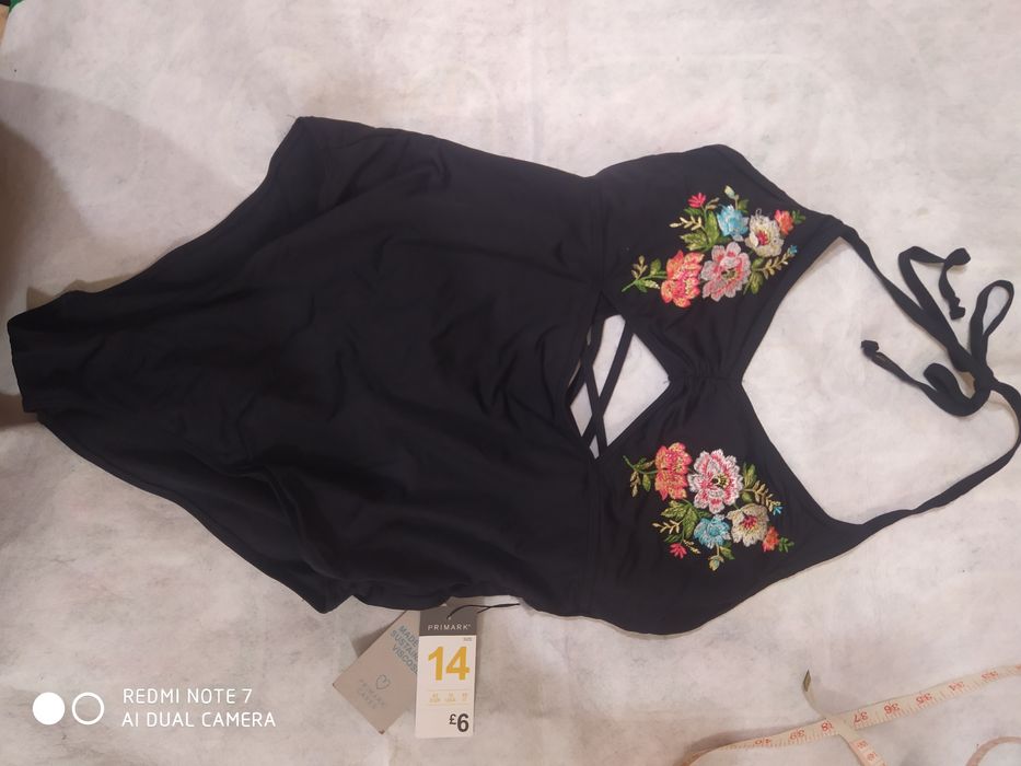 Купальник монокини с вышивкой и шнуровкой