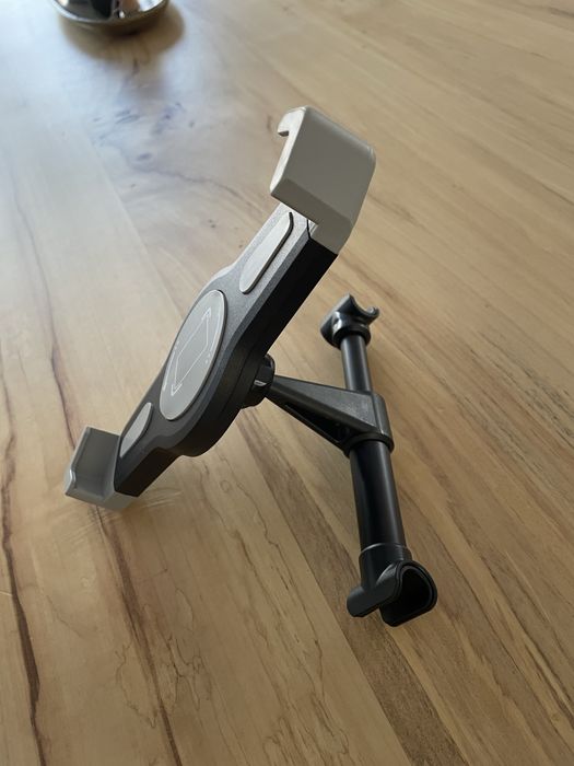 Três Suportes para tablets e telemóveis