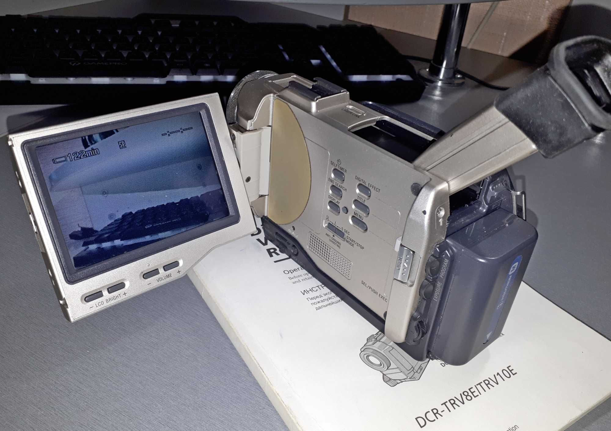 SONY DCR-TRV8E цифрова Mini-DV відеокамера в ідеальному стані