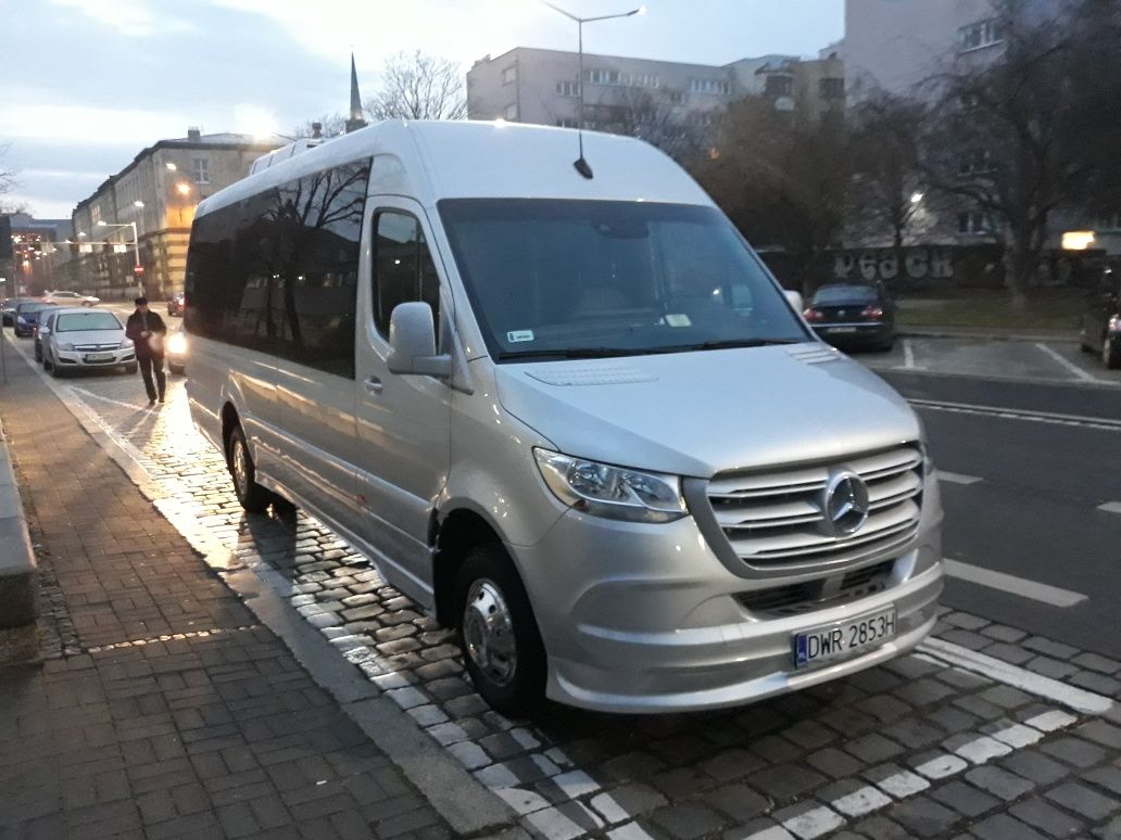 Wynajem  busów i autobusow ,przewozy pracownicze