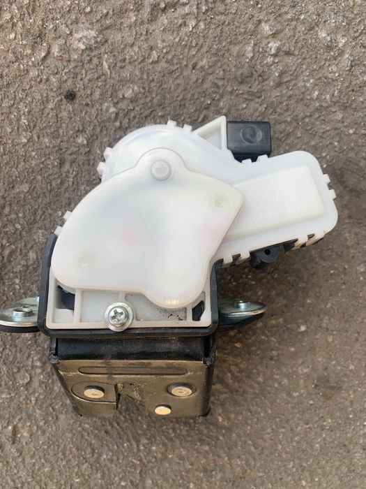 Mazda 3 ляда крышка багажника