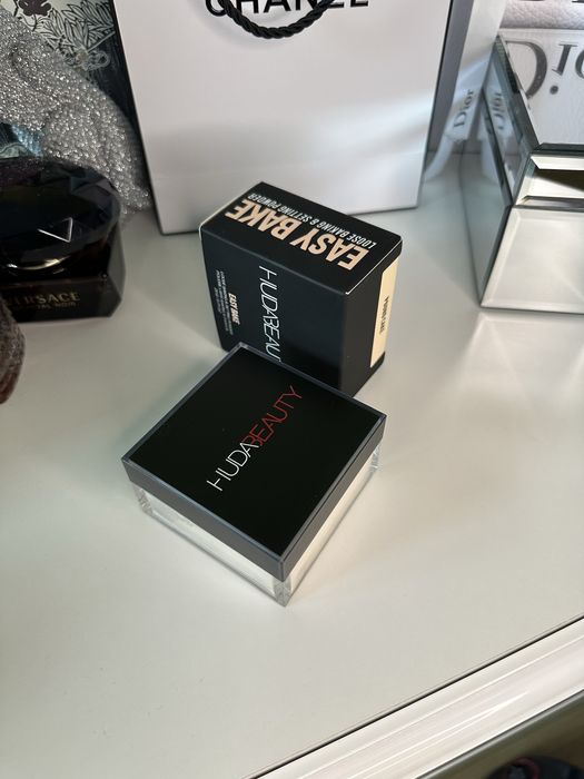 Puder Huda Beauty Pound Cake