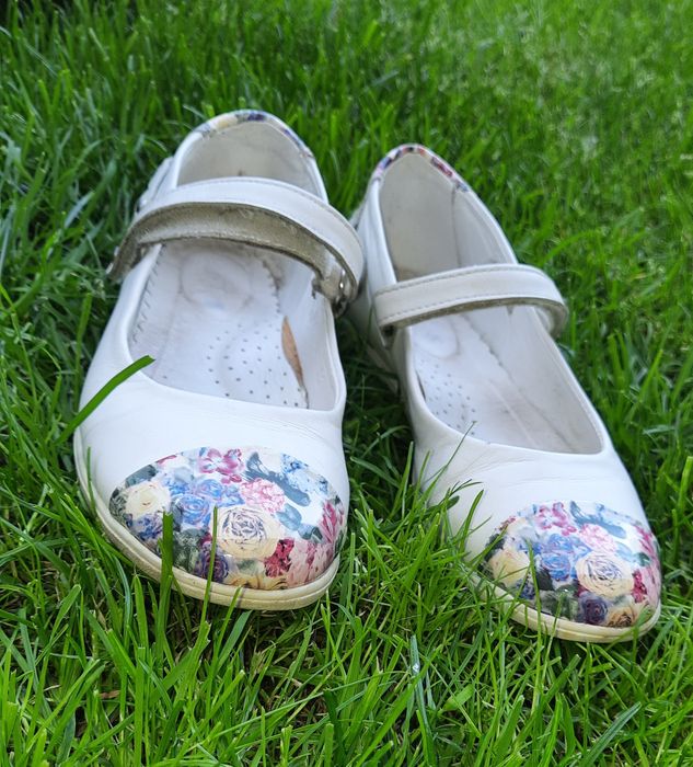 Czółenka dziewczęce